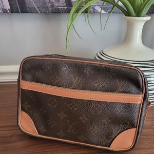 Louis Vuitton monogram pouch